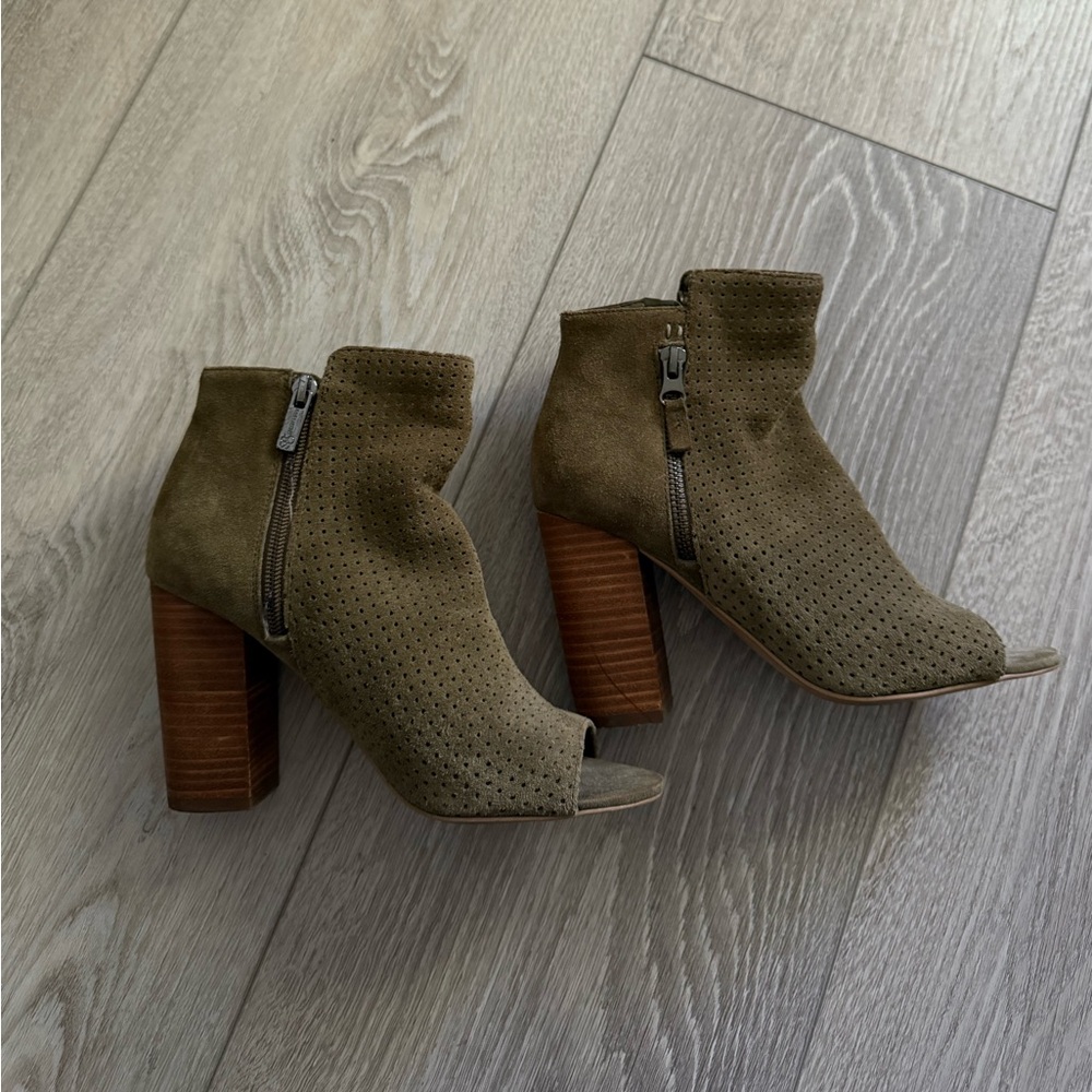 💚Jessica Simpson Olive Suede Booties💚